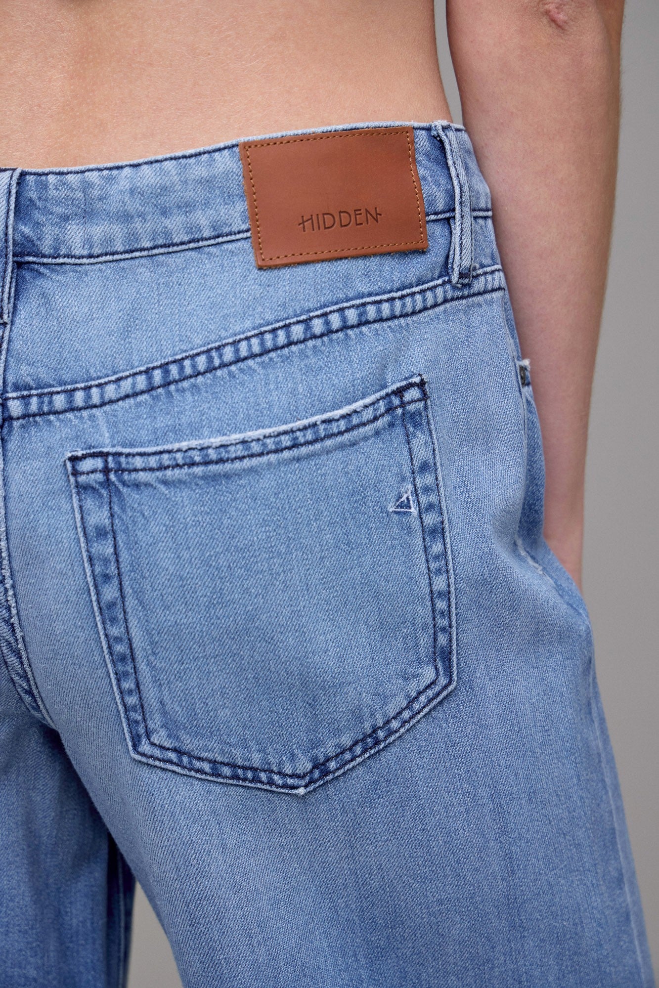 Hidden Jeans Mid Rise Wide Pant
