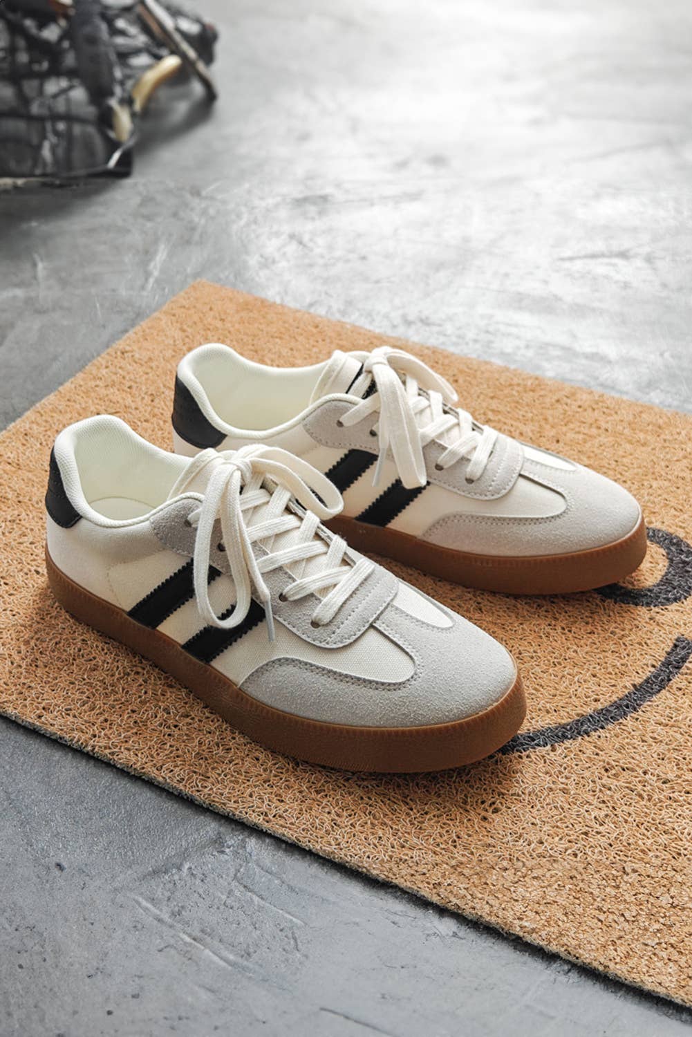 Vintage Stripe Lace-up Flat Sneakers