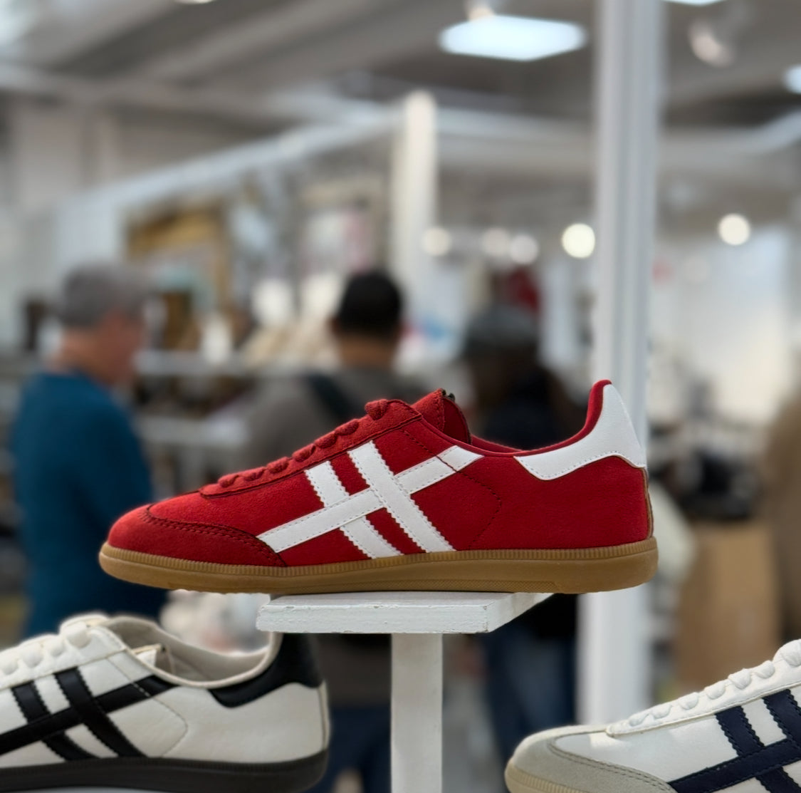 Dakkah Retro Tennis Shoes - Red