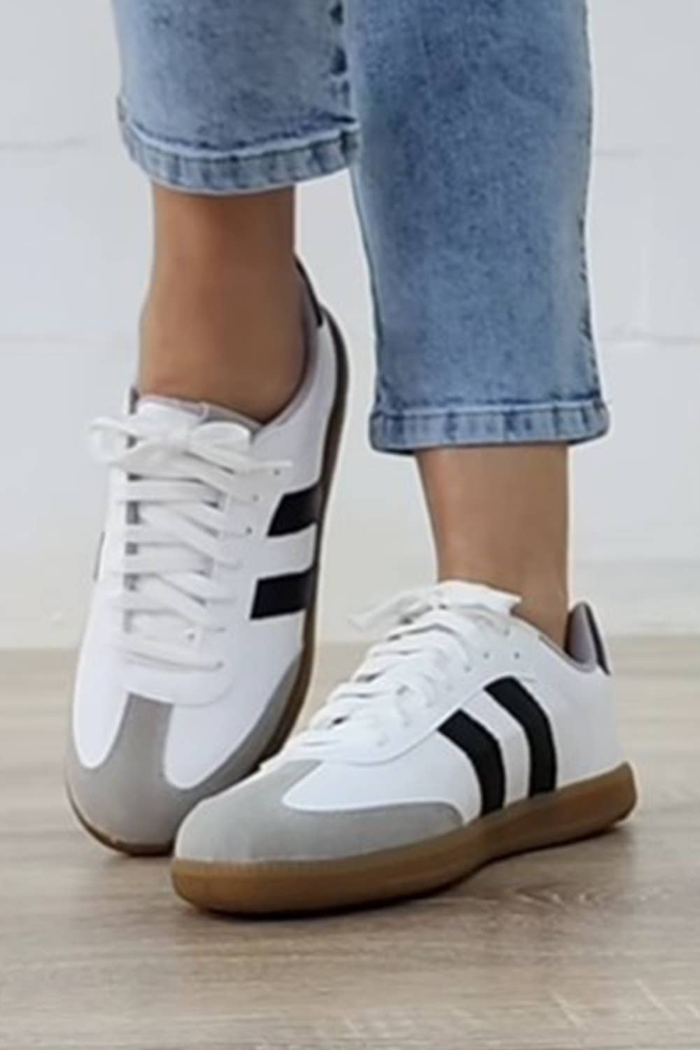 Vintage Stripe Lace-up Flat Sneakers