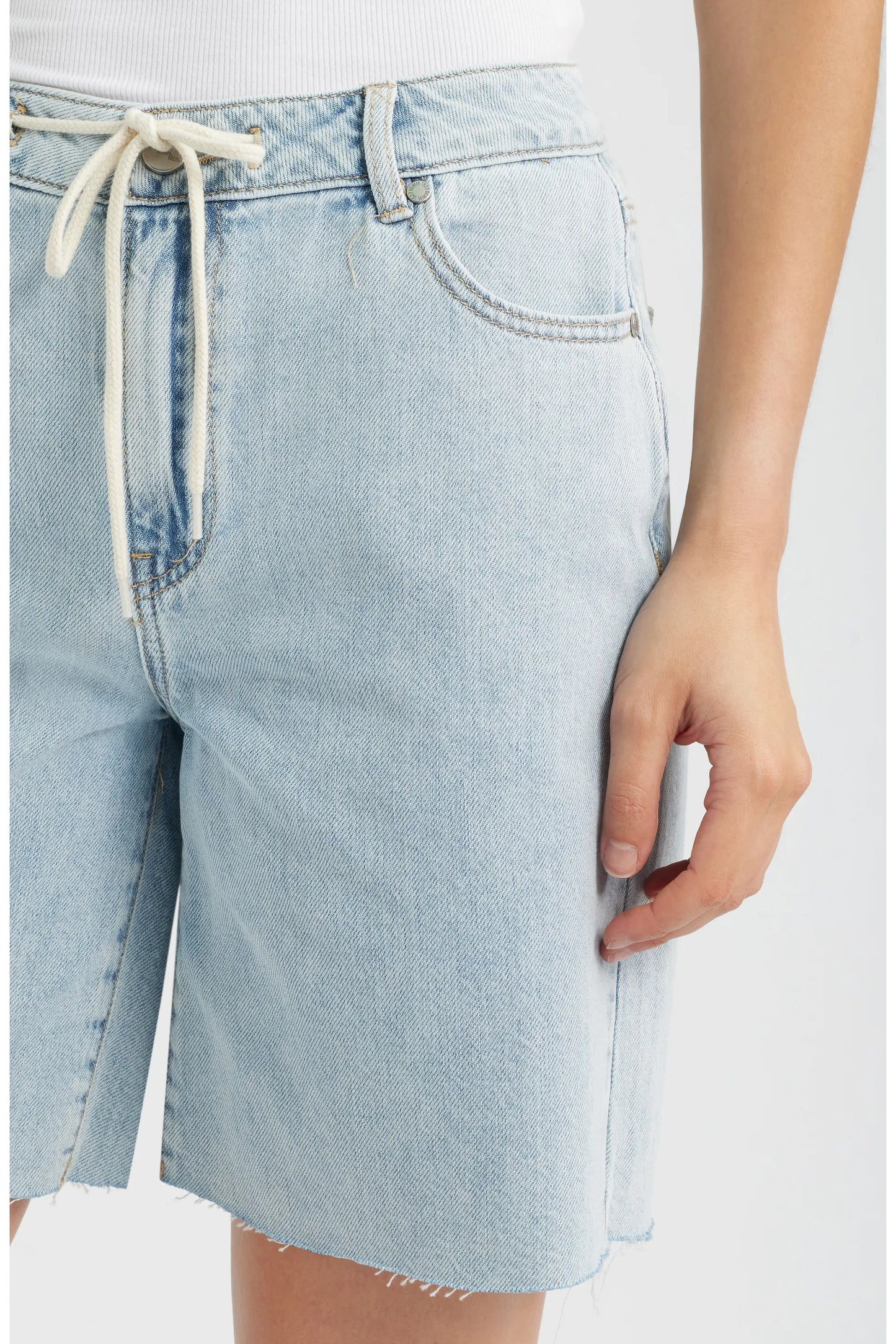 1822 Drawstring Raw Hem Denim Shorts