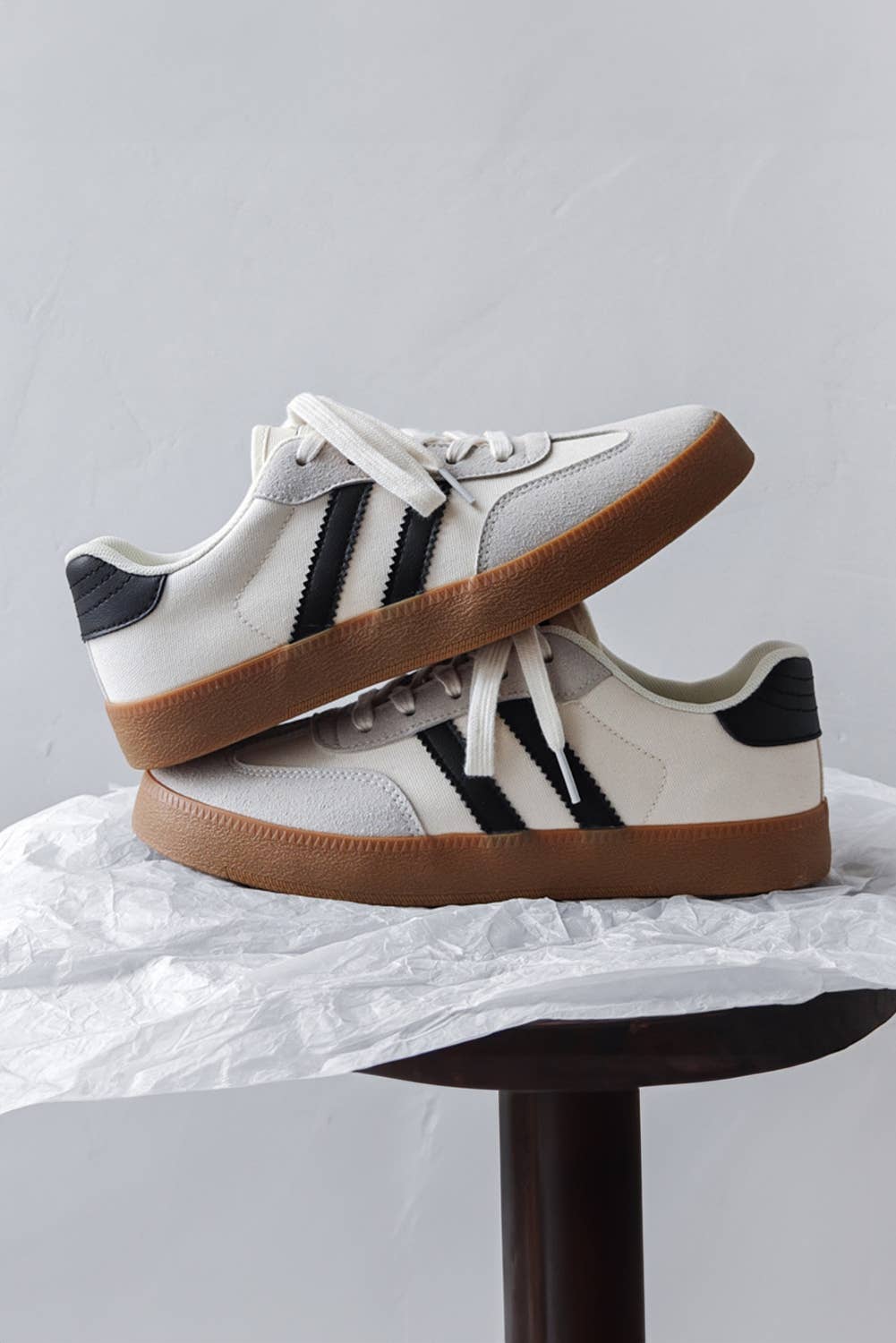 Vintage Stripe Lace-up Flat Sneakers