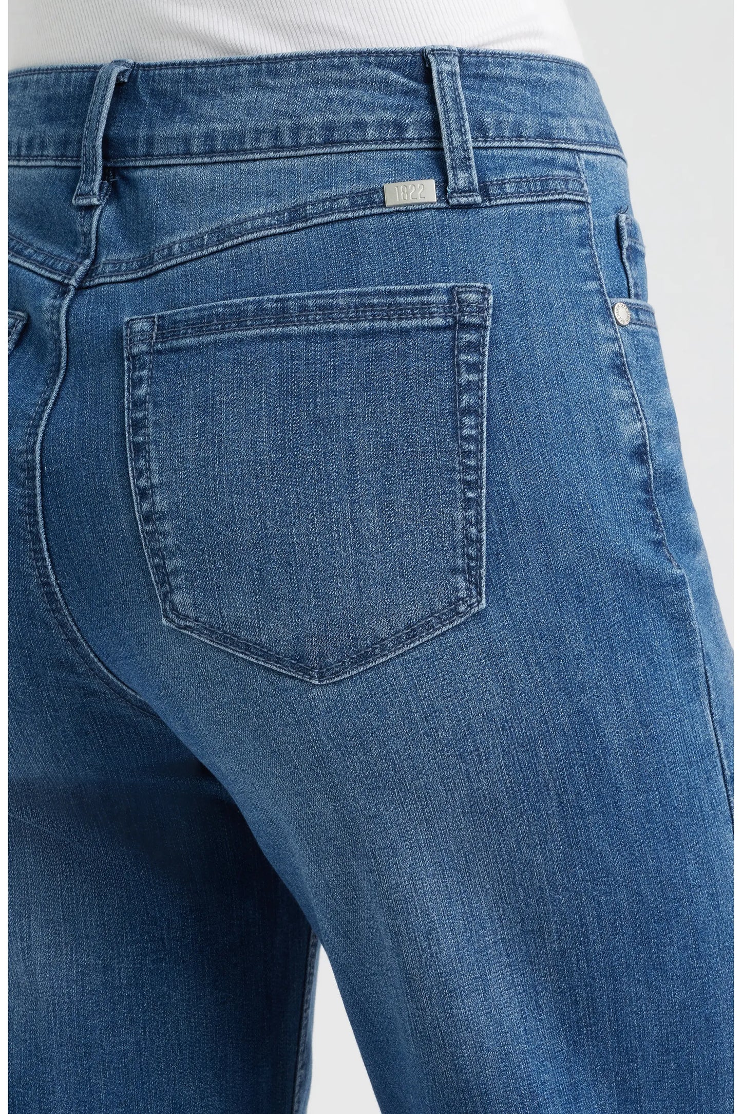 Mid-Rise Slim Wide Leg Jean