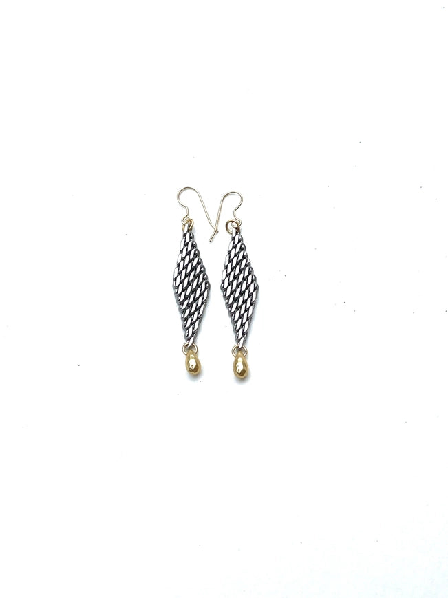 Flapper-S - Earrings with Nugget Drop