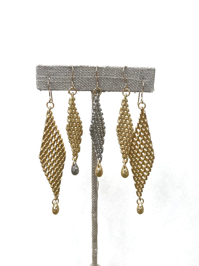 Flapper-S - Earrings with Nugget Drop